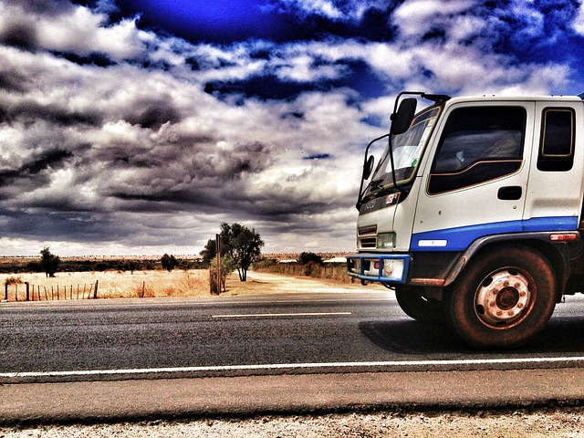 大型トラック運転手なら代で年収600万は可能 Truckerlog